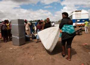 Zimbabwean migrants recover their belongings upon their arrival in Harare on April 22, 2015, after fleeing xenophobic violence in South Africa.  By Jekesai Njikizana AFP