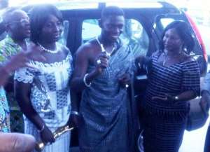 Actor Koo show off the keys to the car. Beside him is Rose Mensah,popularly known as Kyeiwaa Right and his wife, Victoria Owusuaa Adomako Left.