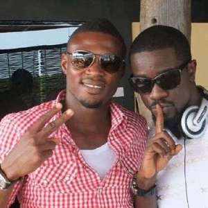 Akaminko wishes pal Sarkodie well on special day