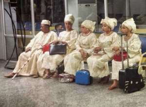 Yoruba Traditional Ruler, The Alaafin Of Oyo and His Four Beautiful Wives