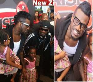 Peter Okoye Of P-Square Changes Look, Mobbed By Zimbabwean Fans