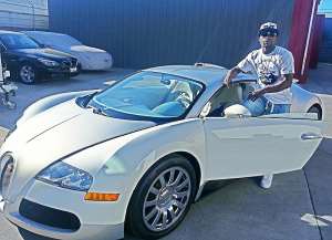 Floyd Mayweather flutter with new Bugatti Veryron car against Manny Pacquiao fight.