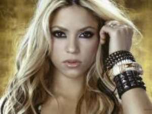 I used to wear a cap and a big backpack, Shakira explained. I looked like a boy. I didnt get recognized.
