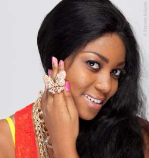 Yvonne Nelson displaying her continental award
