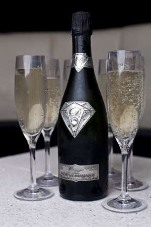 Alex Amosus N290m Drink:  I Cant Buy It--Peter Okoye Please Give Him One--Amosun