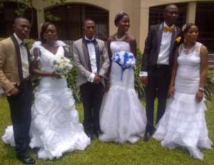 PHOTO OF THE DAY! Triplet wed yesterday in Lagos, Nigeria.