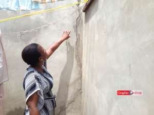 Amrahia residents complain of cracks in buildings
