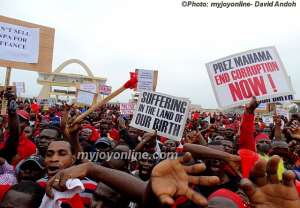Accra: Demonstrators force police to beat retreat