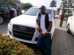 UNILAG Students Damage Davidos Car At First Bank Show