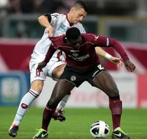 Alfred Duncan in action for Livorno.
