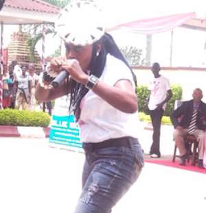 Akosua Aagyapong dancing Azonto