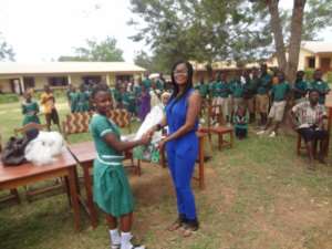 Foundation donates to schools in Akyemansa District