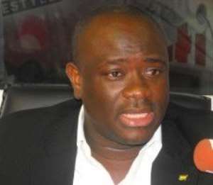 Media Foundation replaces GBC journalist's recorder destroyed by Stan Dogbe
