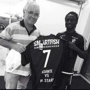 Ernest Asante with a IK Start fans who customised a shirt