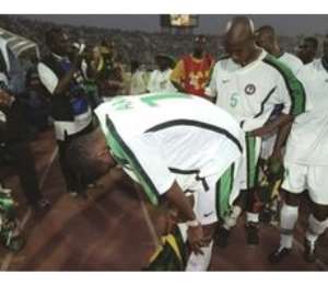 Nigerian players are distraught after their shoot-out loss in the final of the 2000 Nations Cup