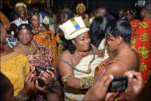 Nanahemaa Dokua (Middle) Interacts With Ghanaians In Stuttgart (Photo By Forson)