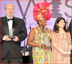 Akumaa Mama Zimbi (middle)