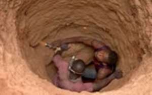 Galamsey operators in a pit