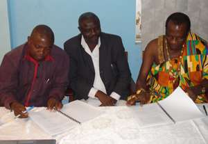 Ransford Tetteh (left) and Daasebre Prof. Oti Boateng (right) signing the MoU.