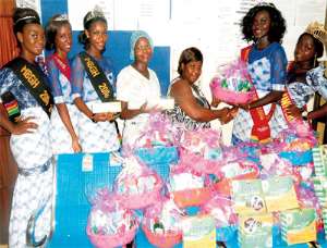 Beauty Queens Celebrate Mothers