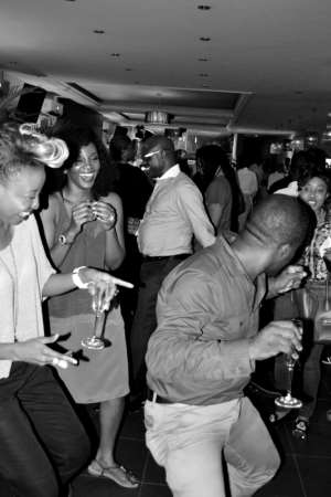 PICTURES OF THE DAY : STAR ACTRESS GENEVIEVE NNAJI DANCING AZONTO DANCE
