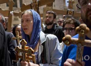 Good Friday services take place in Jerusalem