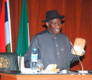 HURRAY: PRESIDENT JONATHAN PRESENTS NIGERIANS CASSAVA BREAD