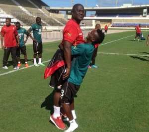 2014 World Cup: Tiny Ghana defender Harrison Afful shows hidden strength by lifting bulky team manager Sabahn Quaye