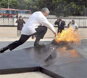 Jerry John Rawlings, leader of the 31st December coup passing his hand through the flame
