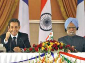Nicolas Sarkozy and Indian Prime Minister Manmohan Singh in New Delhi