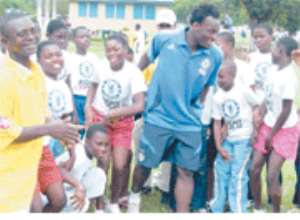 Chelsea, Right To Play Make Merry With Schoolchildren
