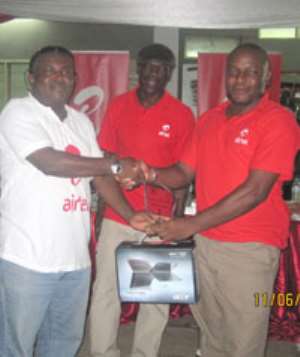 MD of Airtel, Mr. Philip Sowah left presenting the prize to the winner Commander MB Hassan right looking on is Captain of the club Air Commander Obeng