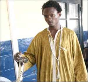 Sakawa boss & snake detained
