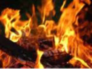 Angry mob sets Zenith Bank ablaze in Abuja