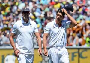 Kevin Pietersen tells Alastair Cook to resign England cricket captaincy