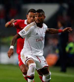 Kevin-Prince Boateng, challenged by Memphis Depay, suffered a thigh injury in Milan8217;s 1-1 draw against PSV