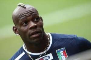 Mario Balotelli : one more time victim of racist cries -Video!