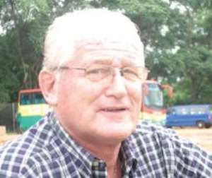 Berekum Chelsea coach, Hans van der Plyum