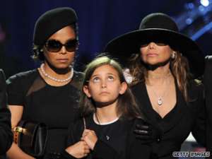 LaToya Jackson(Right),Paris(Middle) and Janet Jackson(Left)