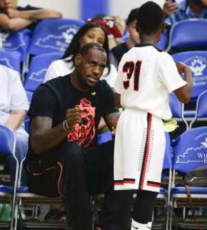 Awesome dad: Lebron James cheers on son at school basketball game