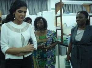 Princess Ameerah (left) with Juliana Azumah Mensah and staff of Noguchi taking a tour of the Prince Al-Waleed Clinical Research Center.