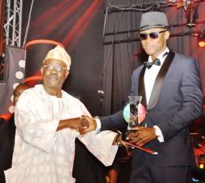 EL (right) receives Album of the Year Award from Sidiku Buari