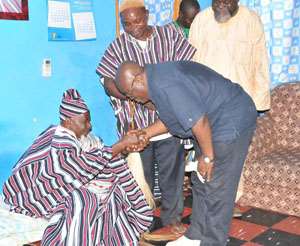 Nana Akufo-Addo exchanging pleasantries with the Yagbonwura Tutumba Boreasa