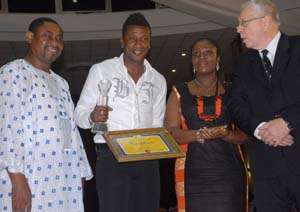 Gyan (with Award) flanked by Nii Nortey Dua (L), Deputy Sports Minister and Walter Esposito, SWAGs chief patron