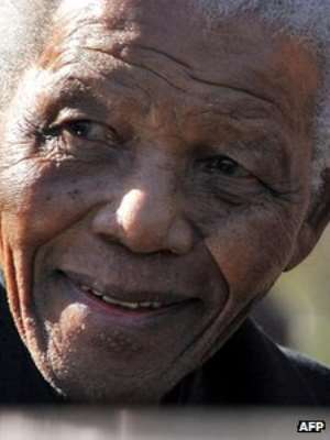 Nelson Mandela was treated for a lung infection and gallstones