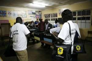 Kenya votes in close polls hurt by rigging claims