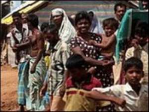 Sri Lanka displaced 'can leave camps'