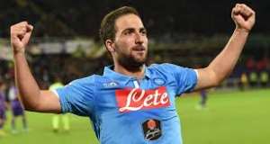 Higuain's brace leads Napoli at top of Serie