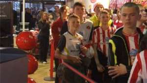 Sunderland kids wait for Mensah
