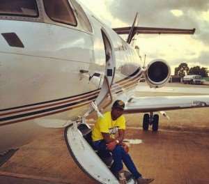 Davido Lied! He Can’t Afford The Acquisition And Maintenance Of A Private Jet, See Why- Pas Chikero